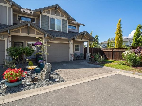 3338 Whittier Ave, Unit #4, Saanich, BC V8Z 3P9
