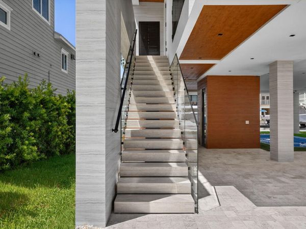 108 Coral Way, KEY LARGO, FL 33037