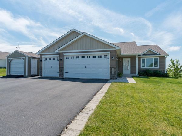 1000 Mulberry Avenue NE, Montgomery, MN 56069