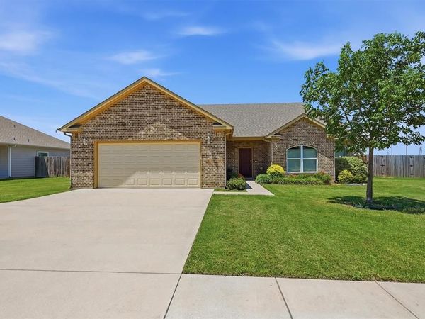 816 E Northside Drive, Pilot Point, TX 76258