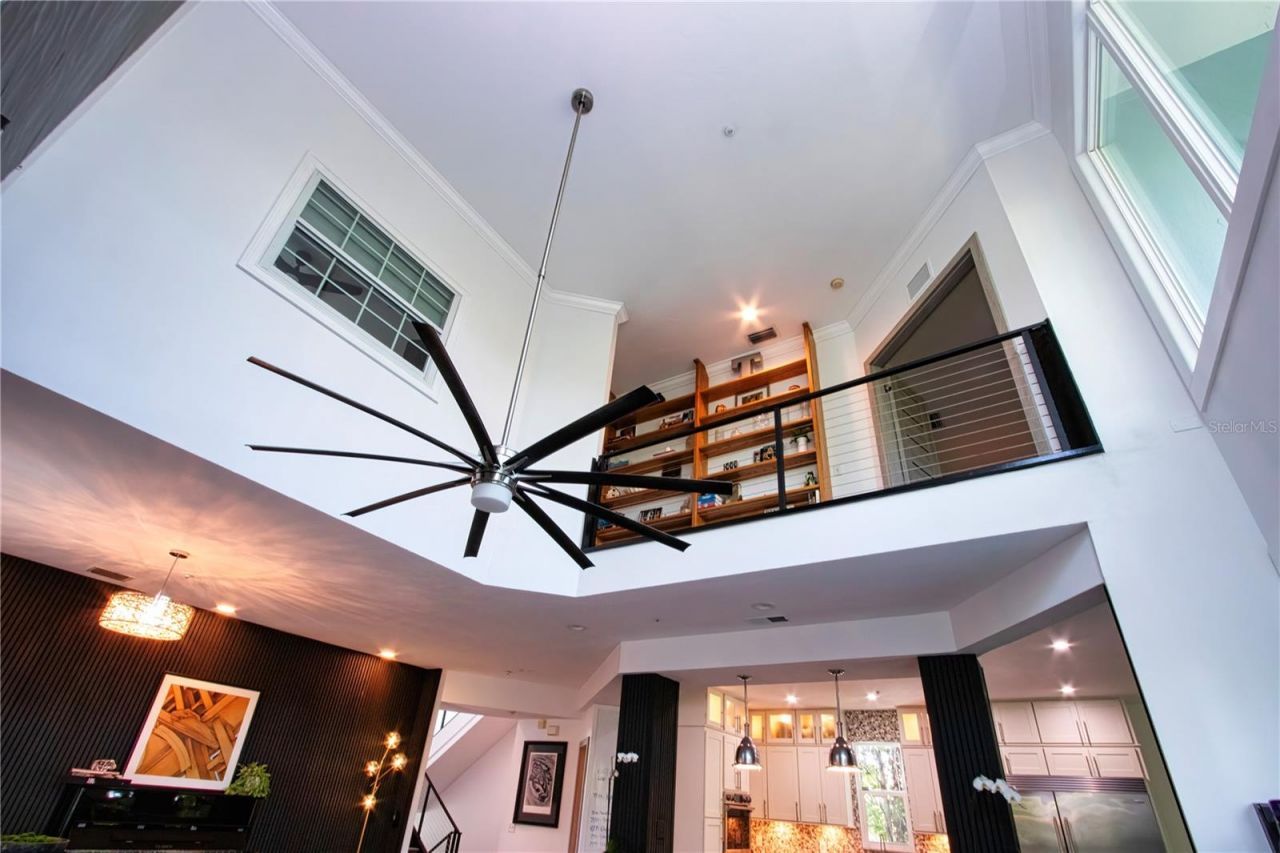 3915 Somerset Drive, Unit 9, Sarasota, FL 34242 Photo