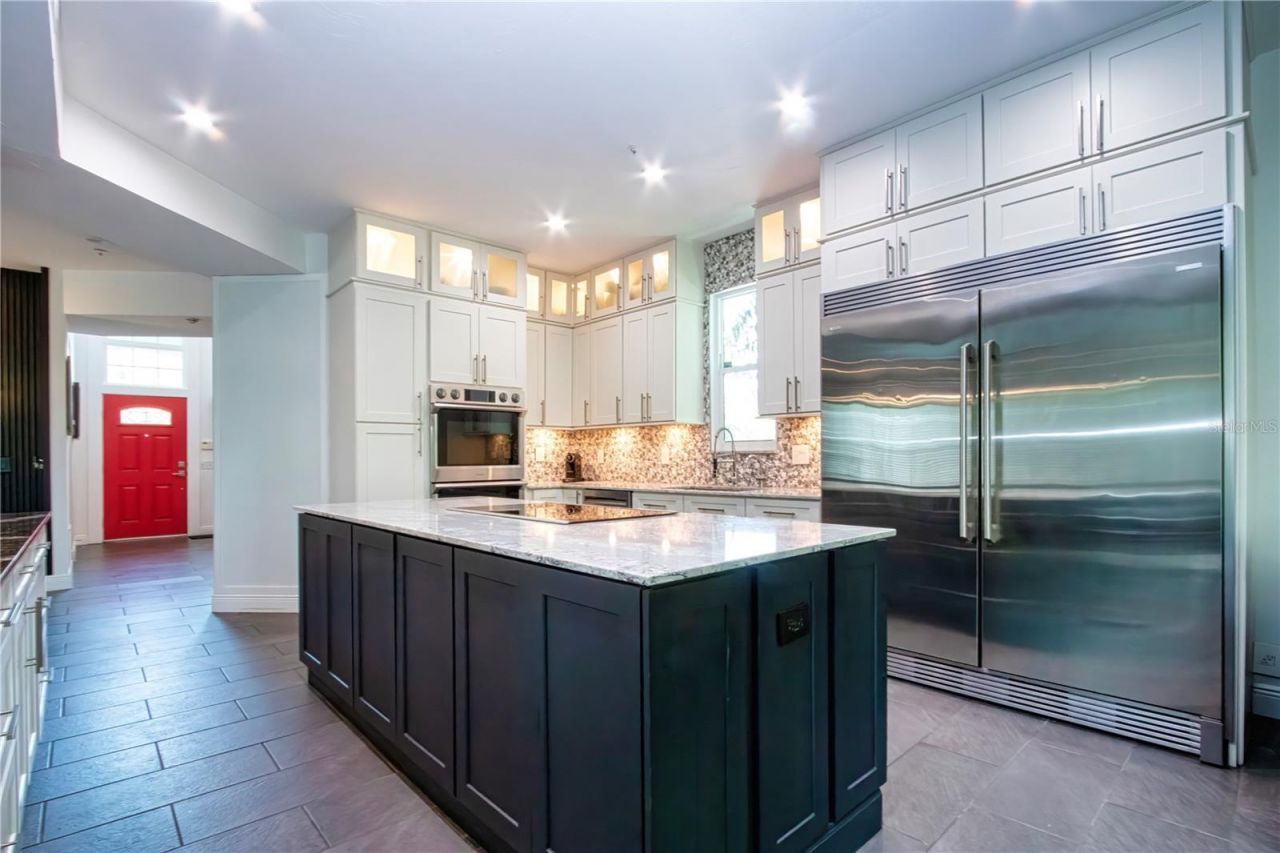 3915 Somerset Drive, Unit 9, Sarasota, FL 34242 Photo