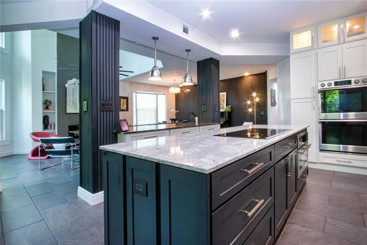 3915 Somerset Drive, Unit 9, Sarasota, FL 34242 Photo