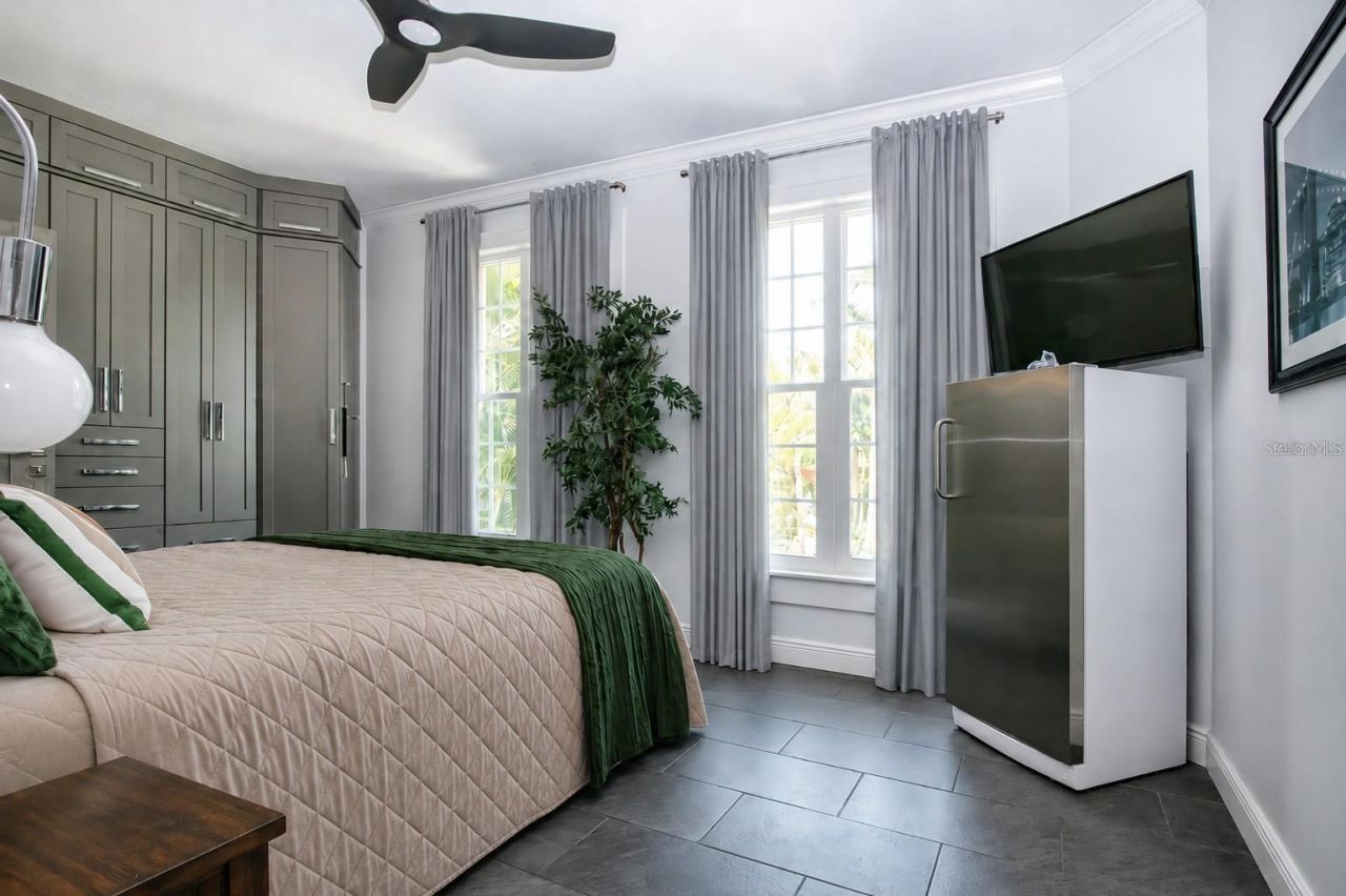 3915 Somerset Drive, Unit 9, Sarasota, FL 34242 Photo