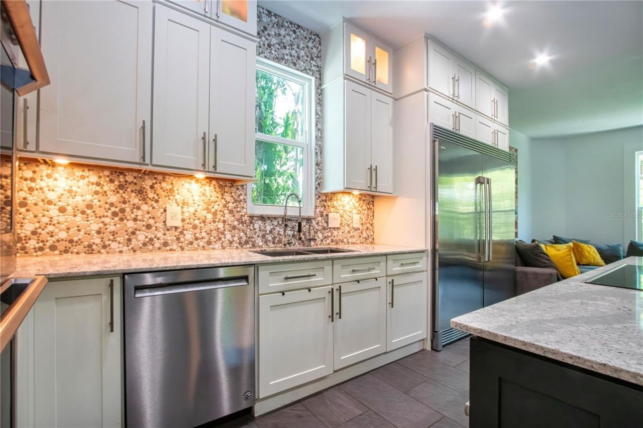 3915 Somerset Drive, Unit 9, Sarasota, FL 34242 Photo