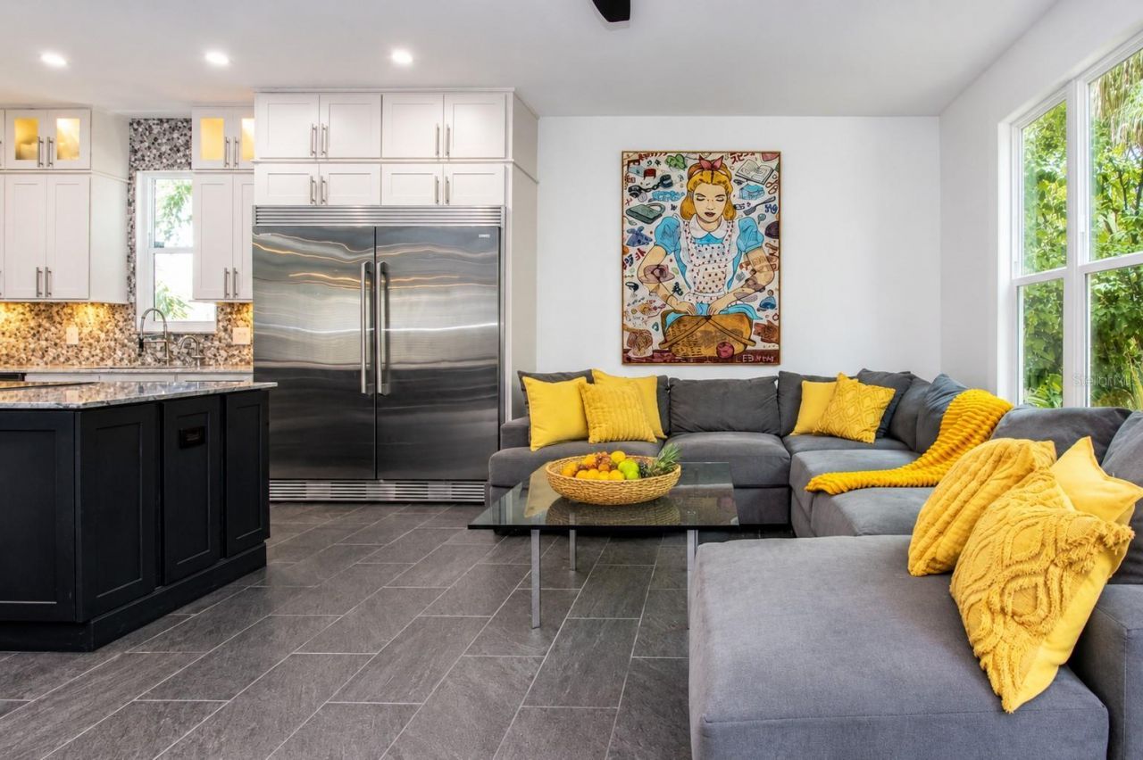 3915 Somerset Drive, Unit 9, Sarasota, FL 34242 Photo