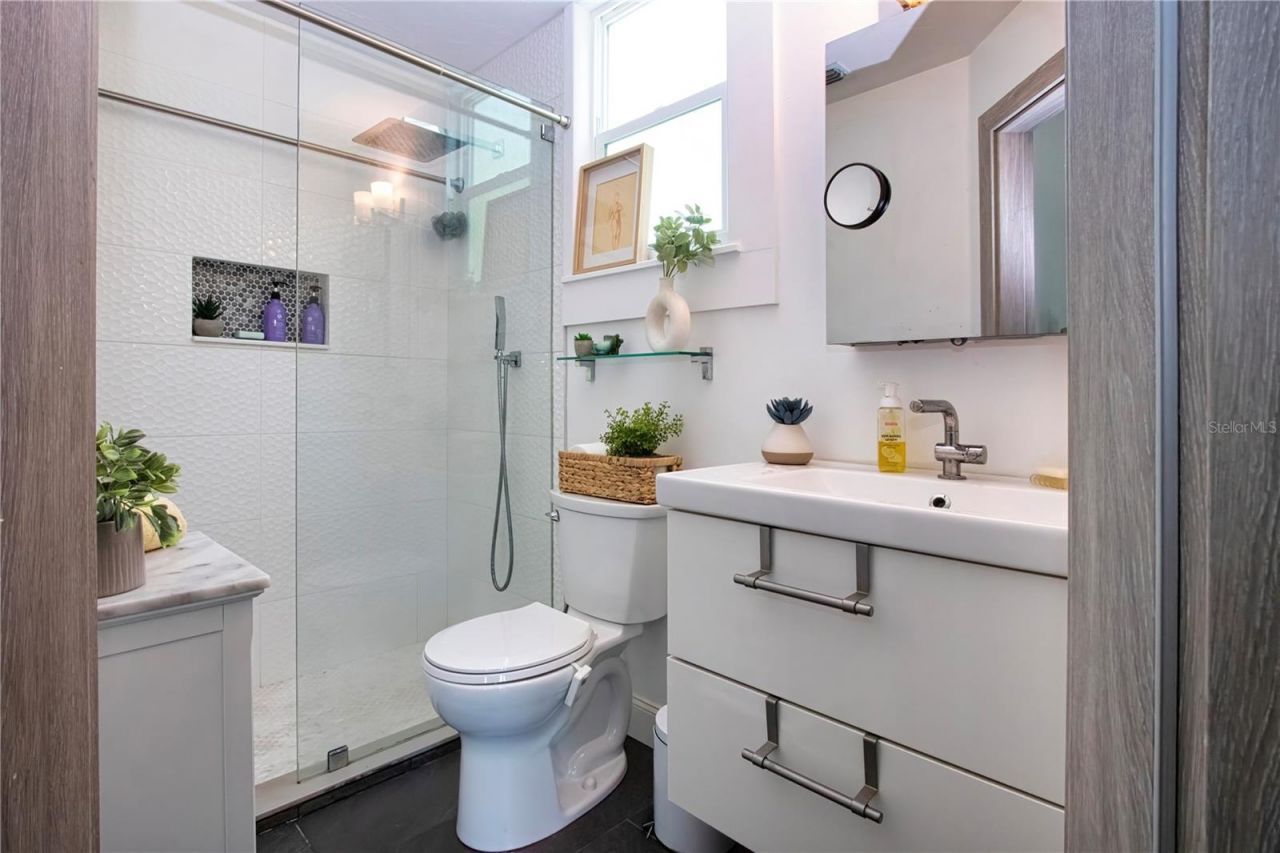 3915 Somerset Drive, Unit 9, Sarasota, FL 34242 Photo