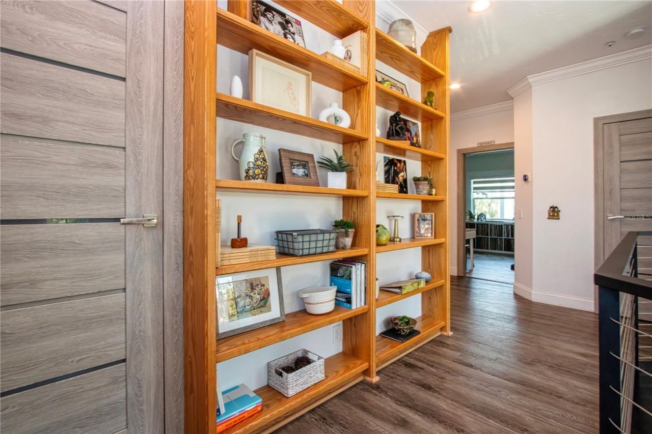 3915 Somerset Drive, Unit 9, Sarasota, FL 34242 Photo