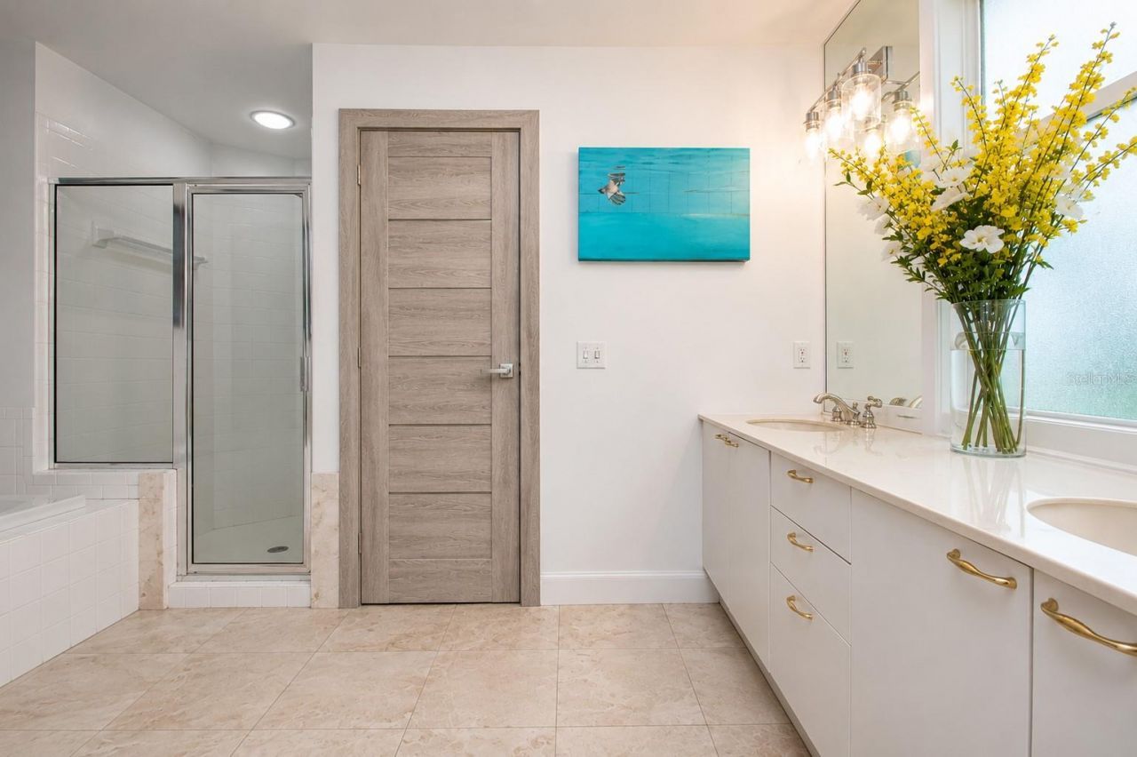 3915 Somerset Drive, Unit 9, Sarasota, FL 34242 Photo