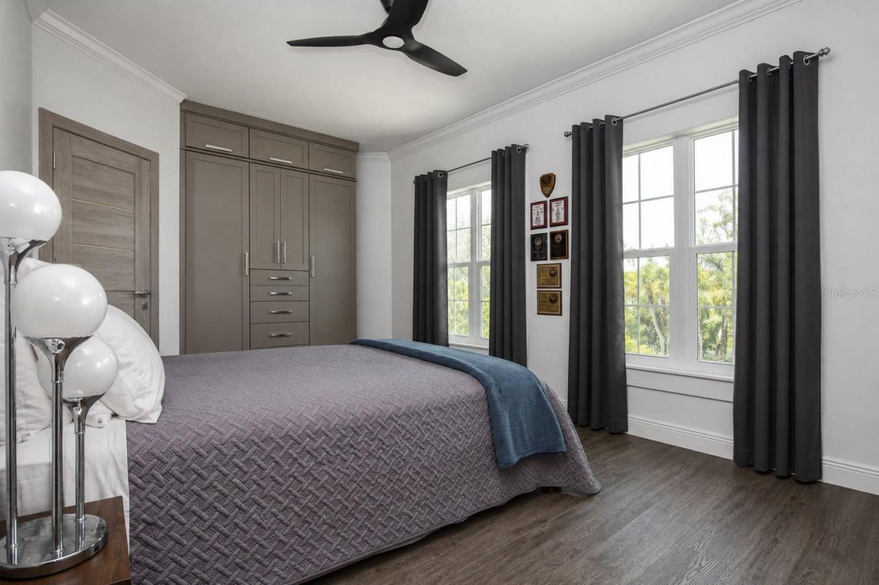 3915 Somerset Drive, Unit 9, Sarasota, FL 34242 Photo