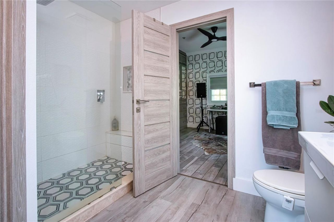 3915 Somerset Drive, Unit 9, Sarasota, FL 34242 Photo