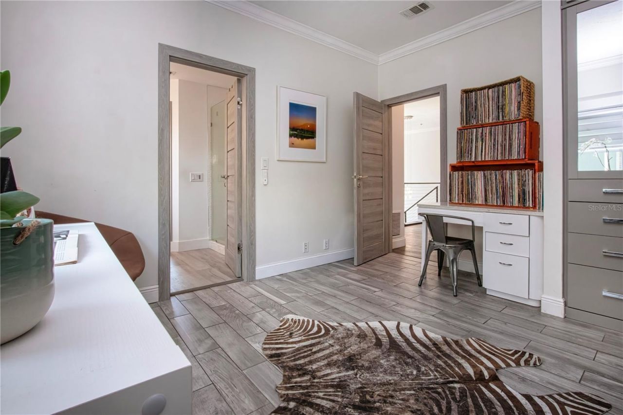 3915 Somerset Drive, Unit 9, Sarasota, FL 34242 Photo