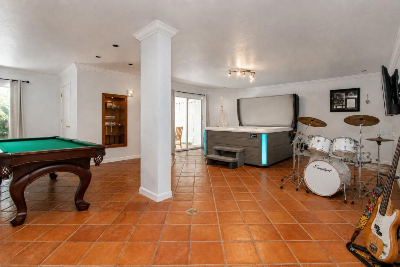 3915 Somerset Drive, Unit 9, Sarasota, FL 34242 Photo