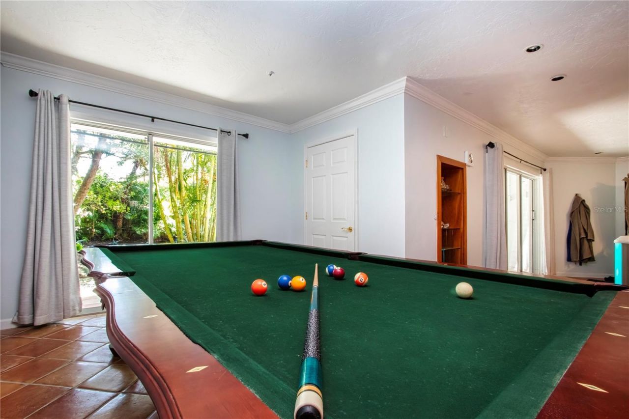 3915 Somerset Drive, Unit 9, Sarasota, FL 34242 Photo
