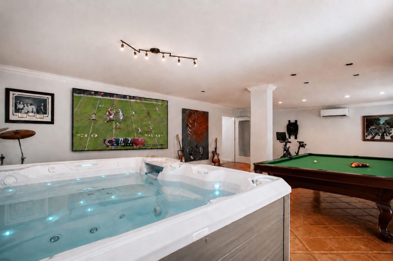 3915 Somerset Drive, Unit 9, Sarasota, FL 34242 Photo