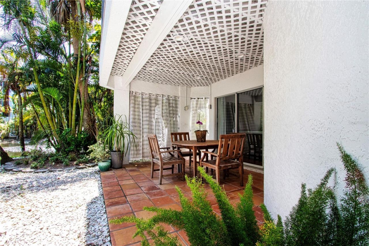 3915 Somerset Drive, Unit 9, Sarasota, FL 34242 Photo