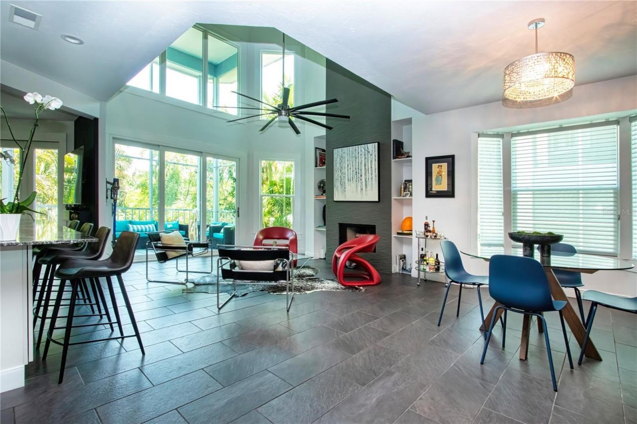 3915 Somerset Drive, Unit 9, Sarasota, FL 34242 Photo