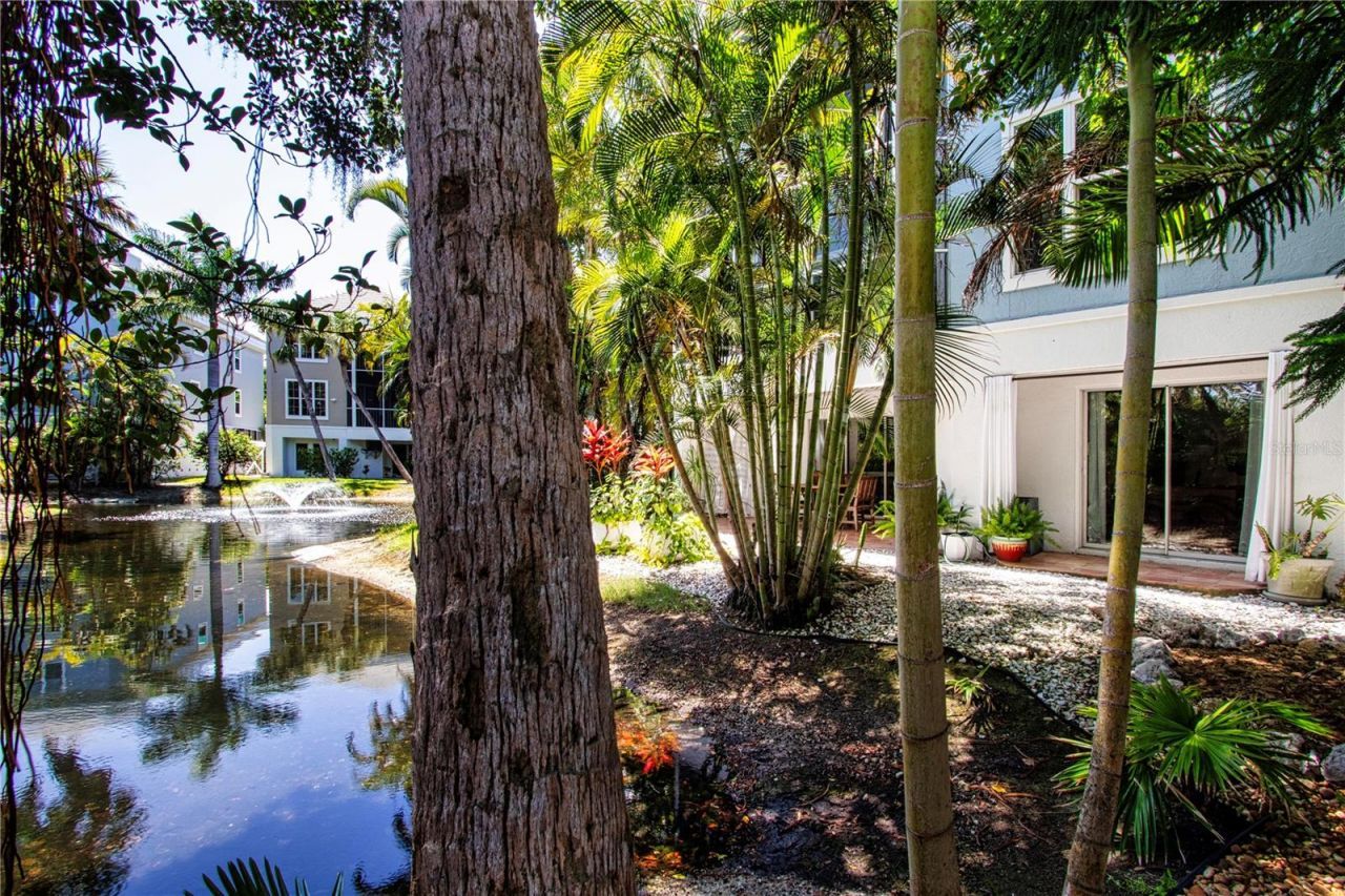 3915 Somerset Drive, Unit 9, Sarasota, FL 34242 Photo