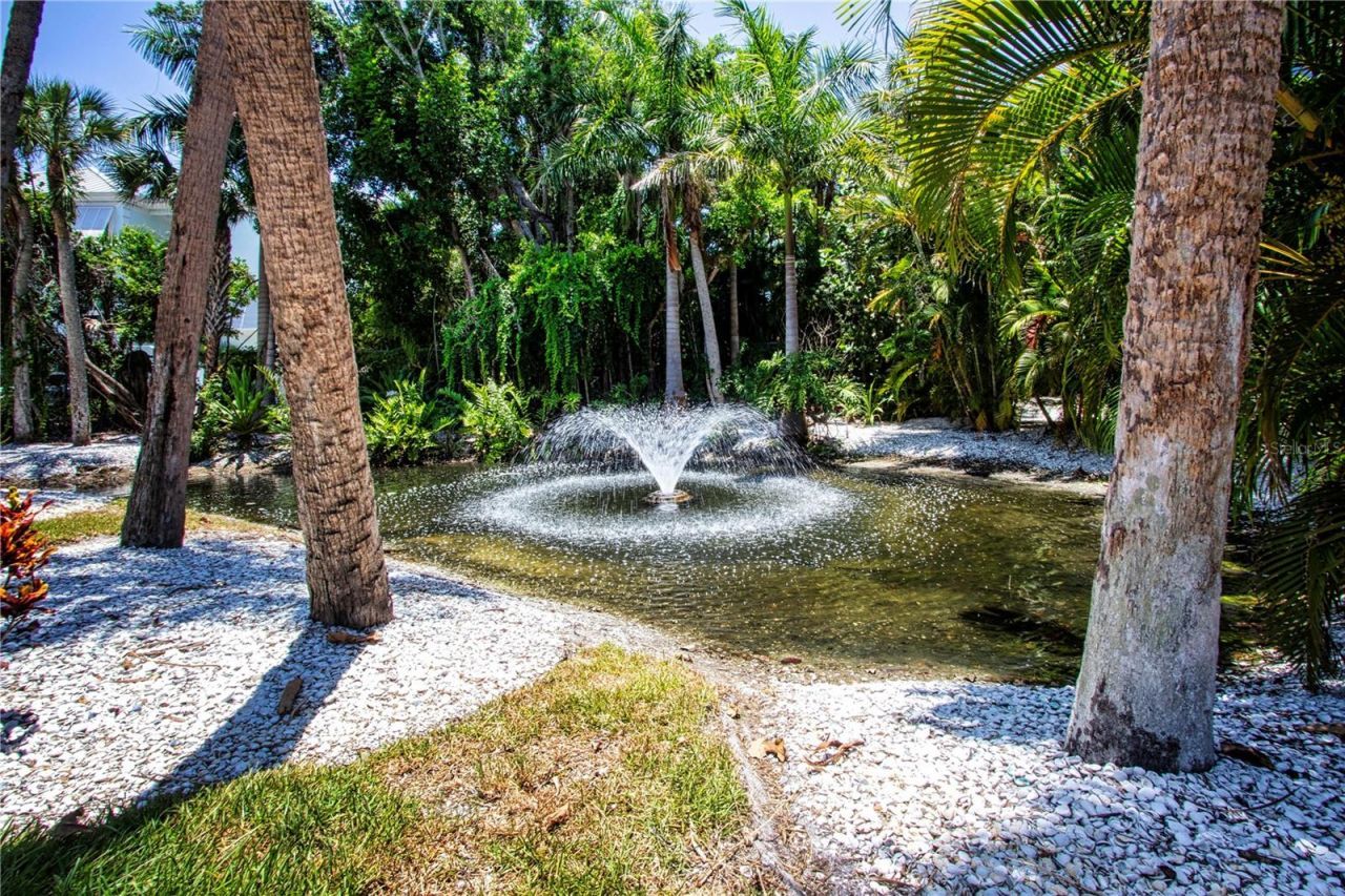3915 Somerset Drive, Unit 9, Sarasota, FL 34242 Photo