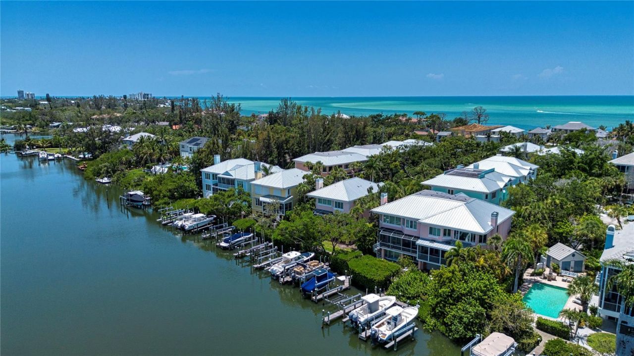 3915 Somerset Drive, Unit 9, Sarasota, FL 34242 Photo