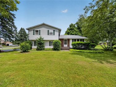 3929 Derby Dr, Syracuse, NY 13215