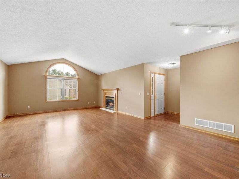 344 Greenbriar Drive, Ravenna, OH 44266 Photo 4