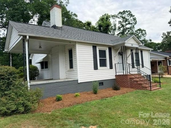 307 19th Avenue NE, Hickory, NC 28601