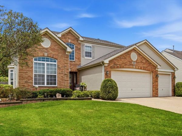 387 S Palmer Drive, Bolingbrook, IL 60490