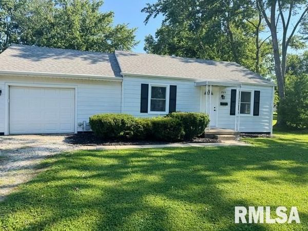 3924 E Greenhill Road, Decatur, IL 62521