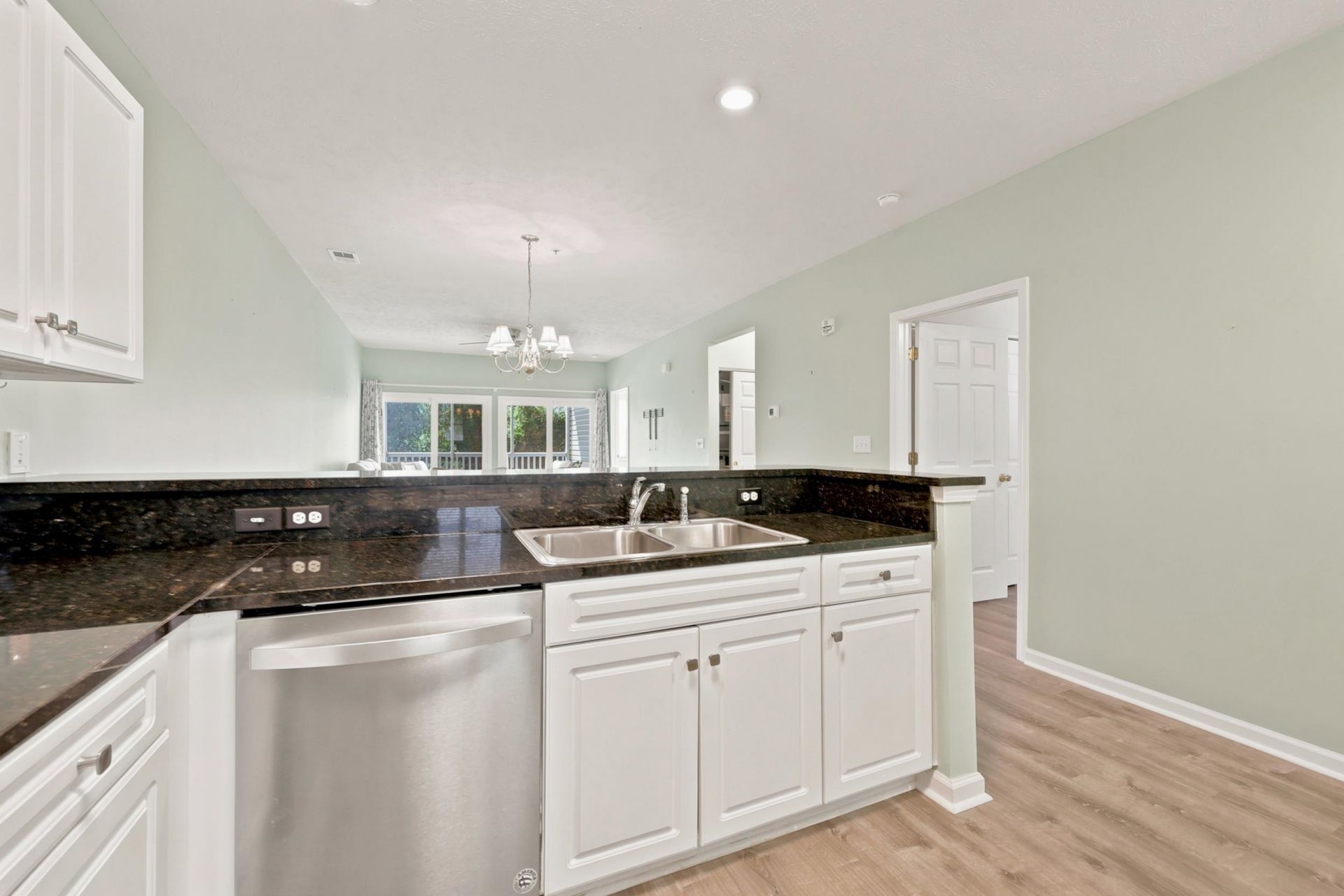 601 Hillside Dr. N Photo 8