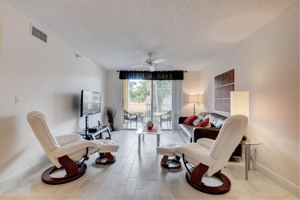 135 Yacht Club Way, Unit 207, Hypoluxo, FL 33462 Photo