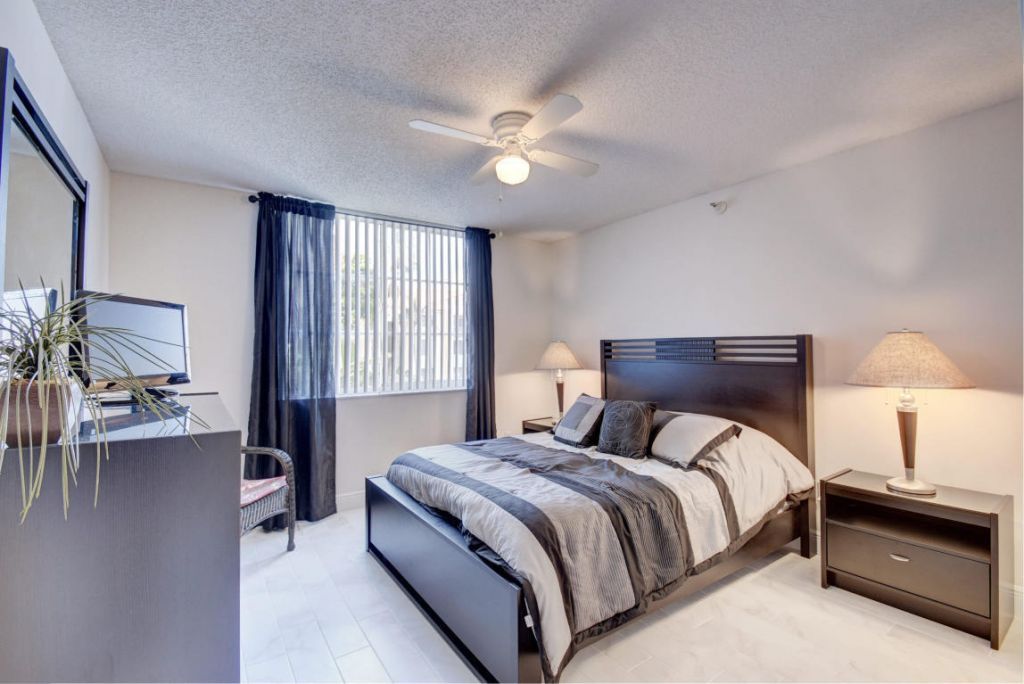 135 Yacht Club Way, Unit 207, Hypoluxo, FL 33462 Photo