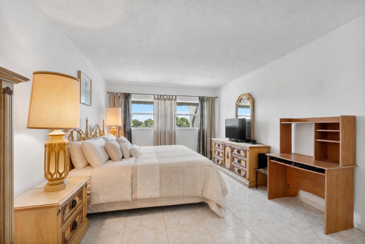 7807 Golf Cir Drive, Margate, FL 33063 Photo