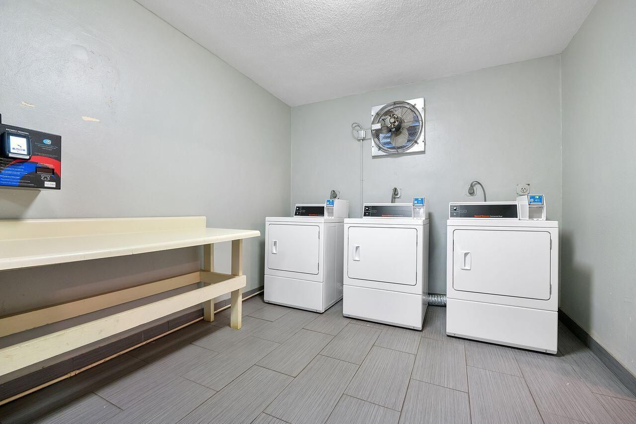 7807 Golf Cir Drive, Margate, FL 33063 Photo