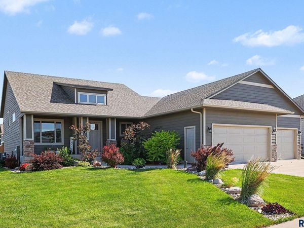 6800 E Smyrna Cir, Sioux Falls, SD 57110