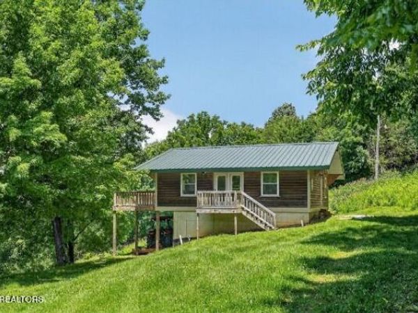 99 Judkins Lane, Hickman, TN 38567