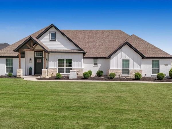 1005 Paradise Parkway , Poolville, TX 76487