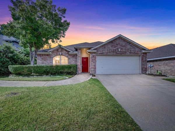 808 Silverbrook Drive, Saginaw, TX 76179