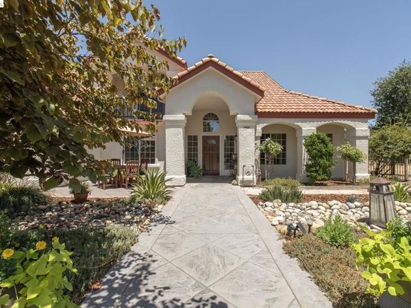 5232 Horseshoe Bend Ave, Clovis, CA 93619