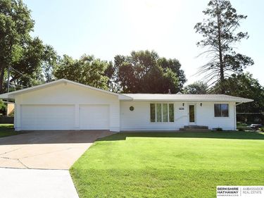 7803 North Ridge Drive, Omaha, NE 68112
