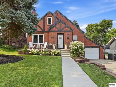 5807 Pierce Street, Omaha, NE 68106