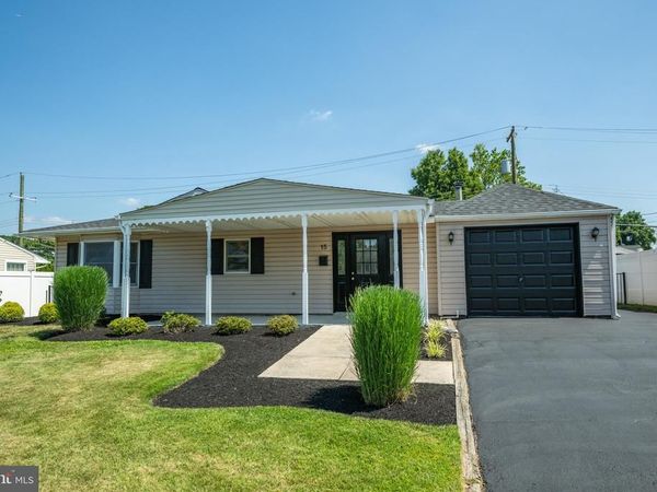 15 INDIAN PARK ROAD , LEVITTOWN, PA 19057