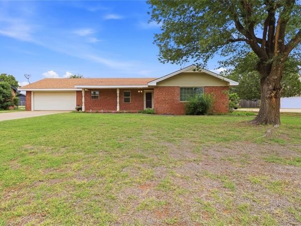 716 N Stadium Drive, Hobart, OK 73651