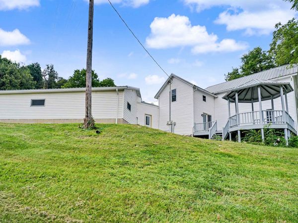 3161 Lynx Avenue, Colesburg, IA 52052