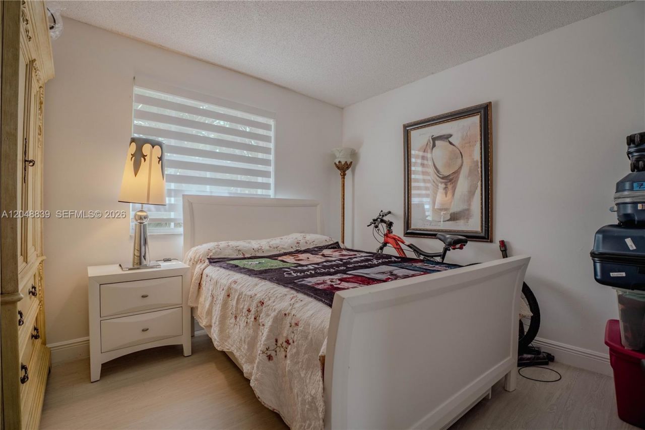19702 NW 84th Pl, Hialeah, FL 33015 Photo