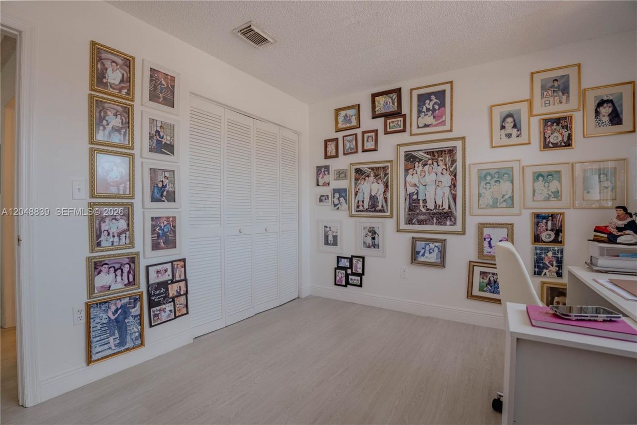 19702 NW 84th Pl, Hialeah, FL 33015 Photo