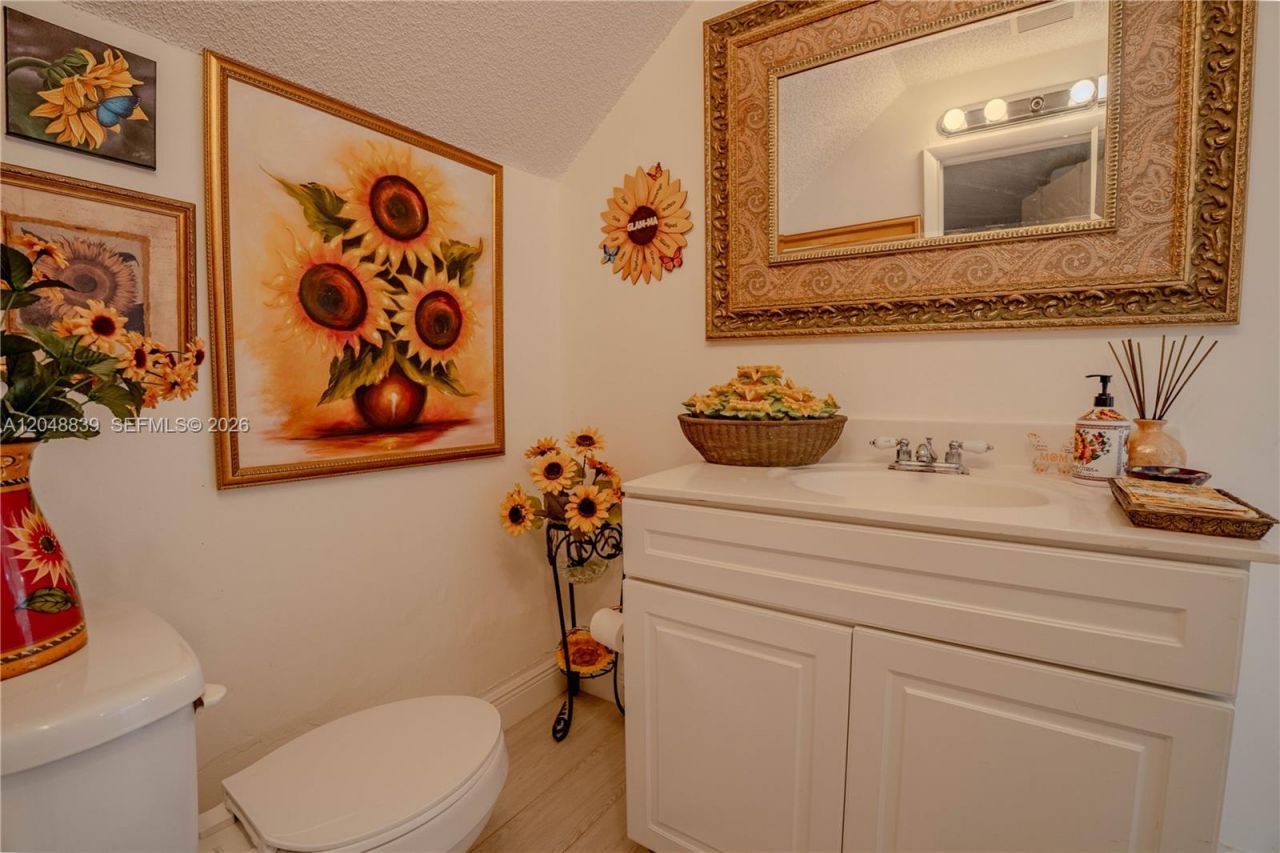 19702 NW 84th Pl, Hialeah, FL 33015 Photo