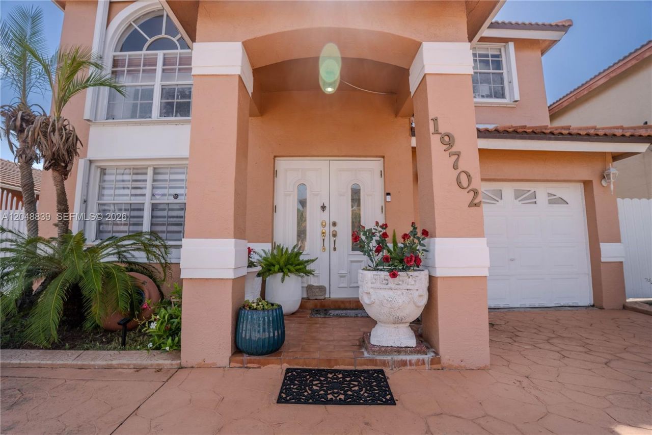 19702 NW 84th Pl, Hialeah, FL 33015 Photo