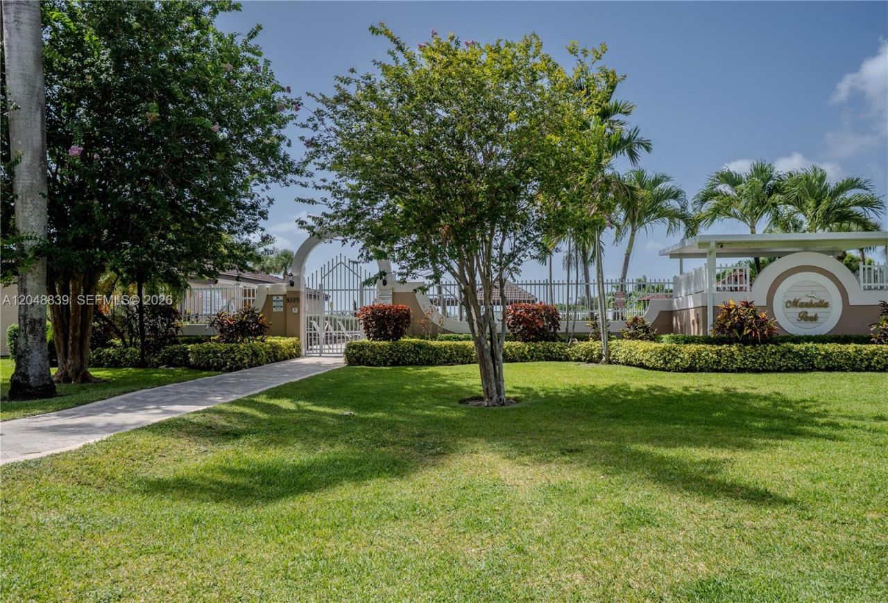 19702 NW 84th Pl, Hialeah, FL 33015 Photo