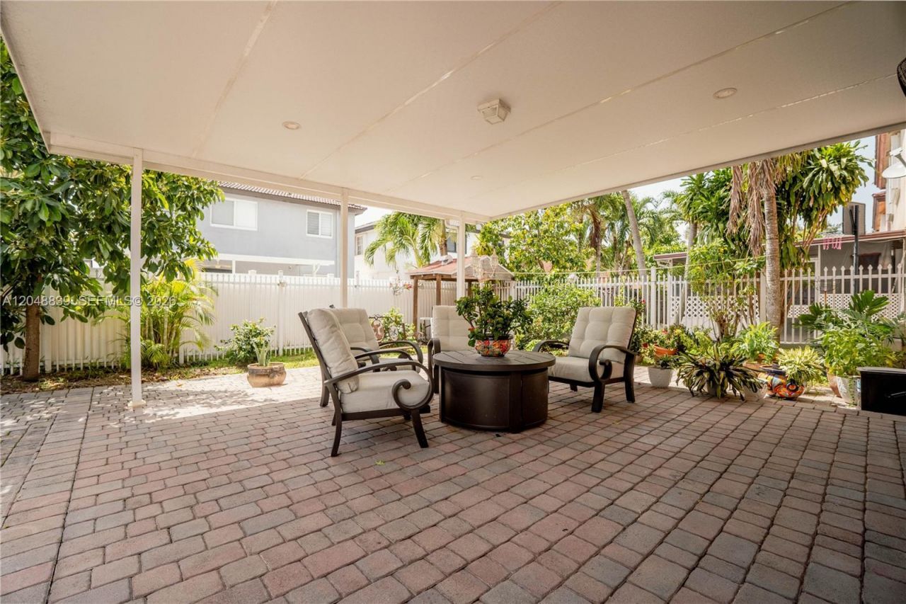 19702 NW 84th Pl, Hialeah, FL 33015 Photo